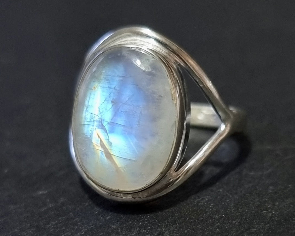 Moonstone Meaning: Symbolism, Healing Properties and Birthstone Connections