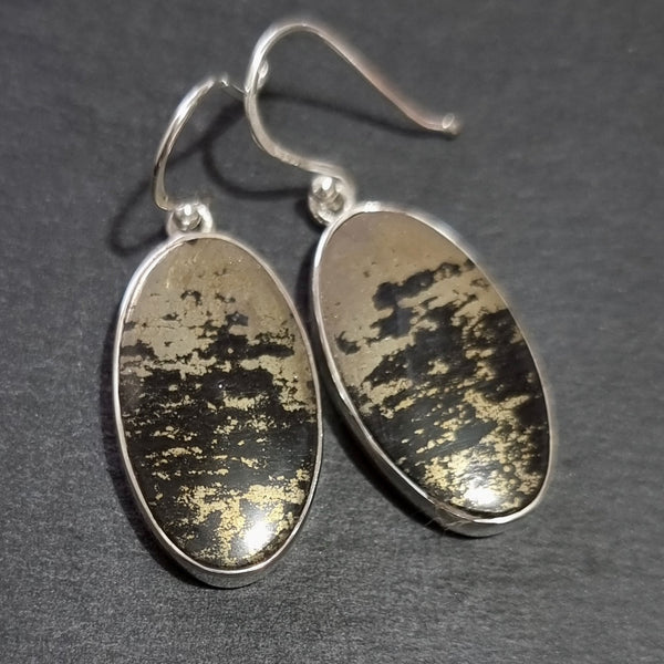 Apache Gold jewellery set in 925 sterling silver featuring metallic gold Pyrite within a deep black Schist matrix with striking natural patterns