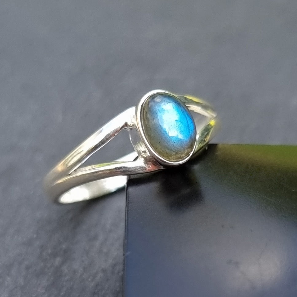 Labradorite Small Oval Silver Ring, R3LAB