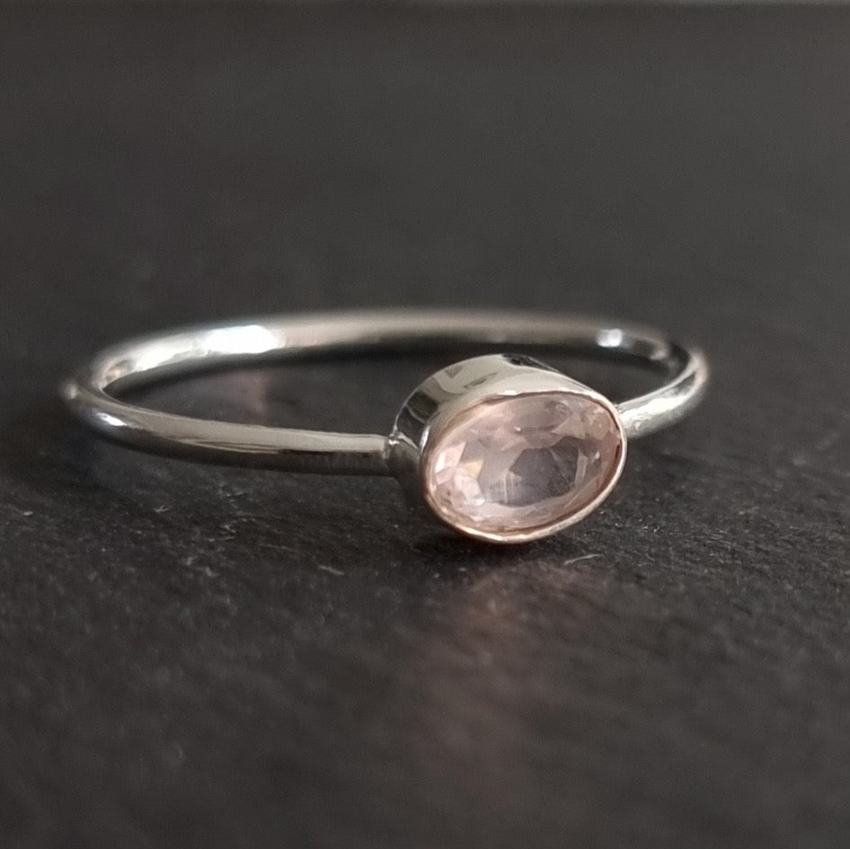 Rose Quartz Facetted Horizontal Oval 925 Silver Stacking Ring, R151RQ