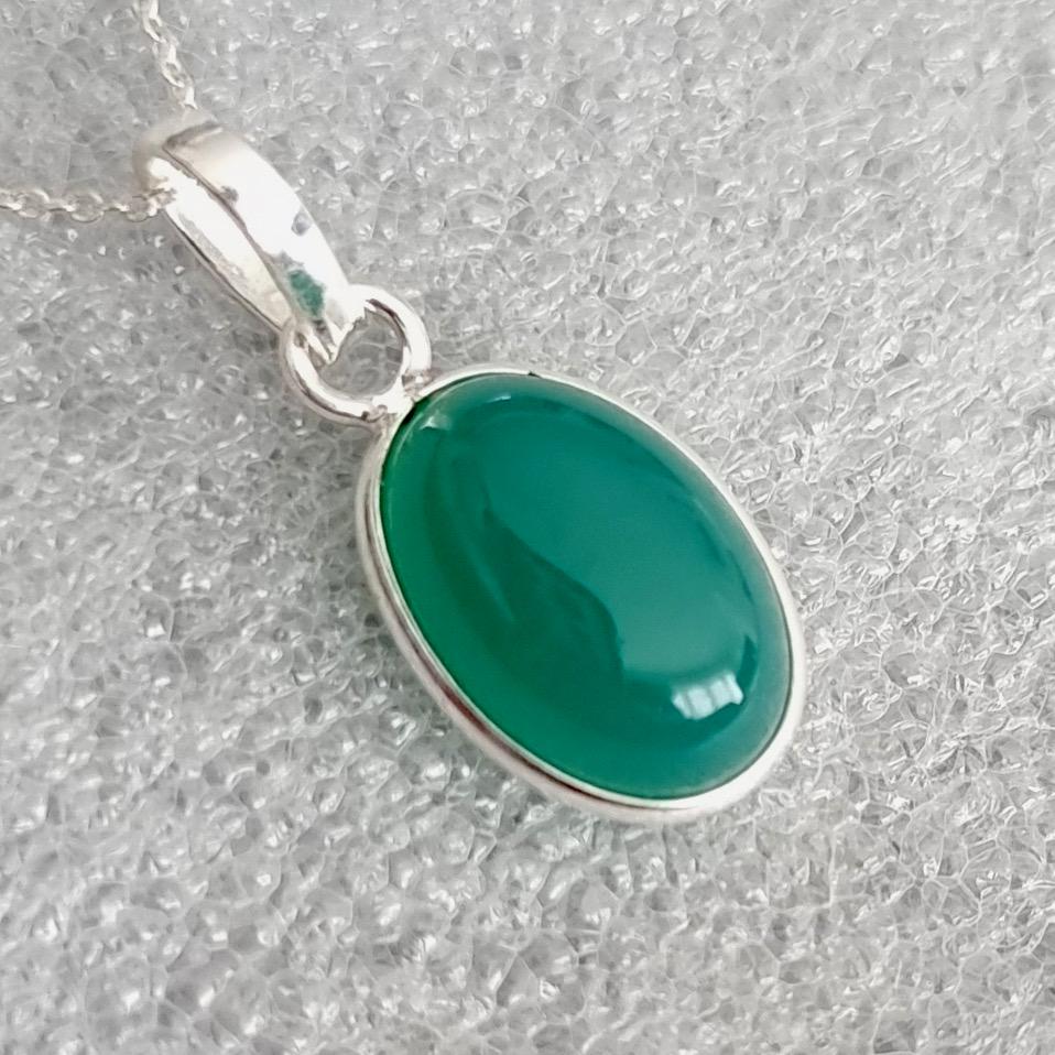 Unisex Delicate Oval Green Onyx Pendant, 925 Sterling Silver, Bezel Set Stone Size 14mm x 10mm, 7th Anniversary Gift, Mistry Gems, P8SGO