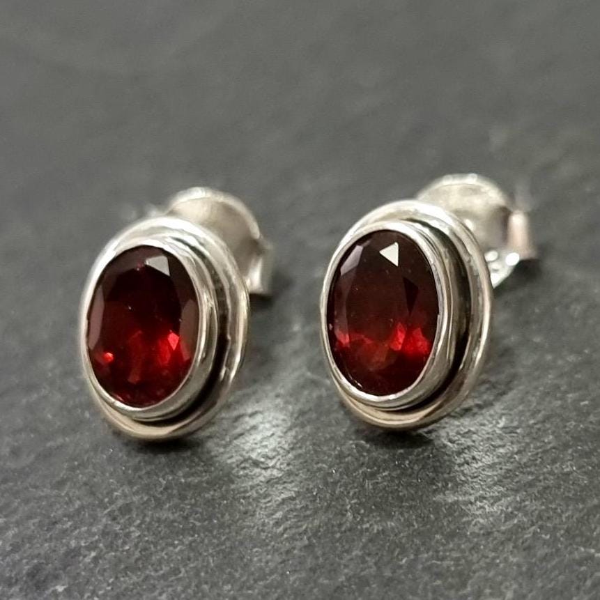 Chic Oval Facetted Garnet Studs Earrings, 925 Sterling Silver, S3GF