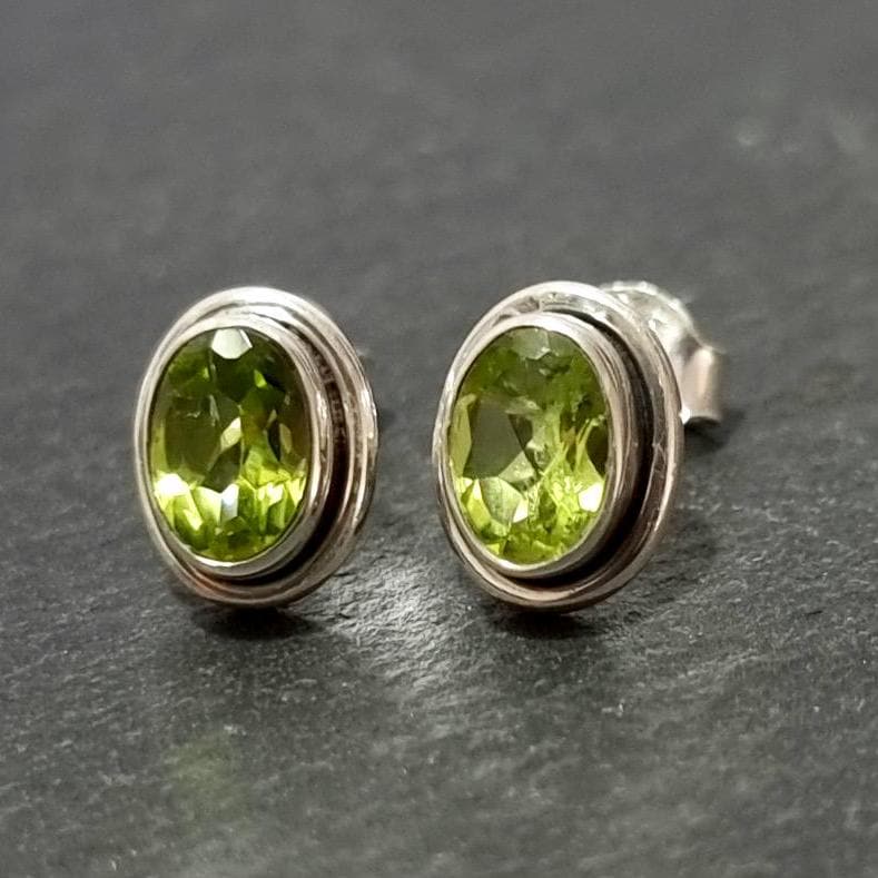 Chic Oval Facetted Peridot Studs Earrings, 925 Sterling Silver, S3P