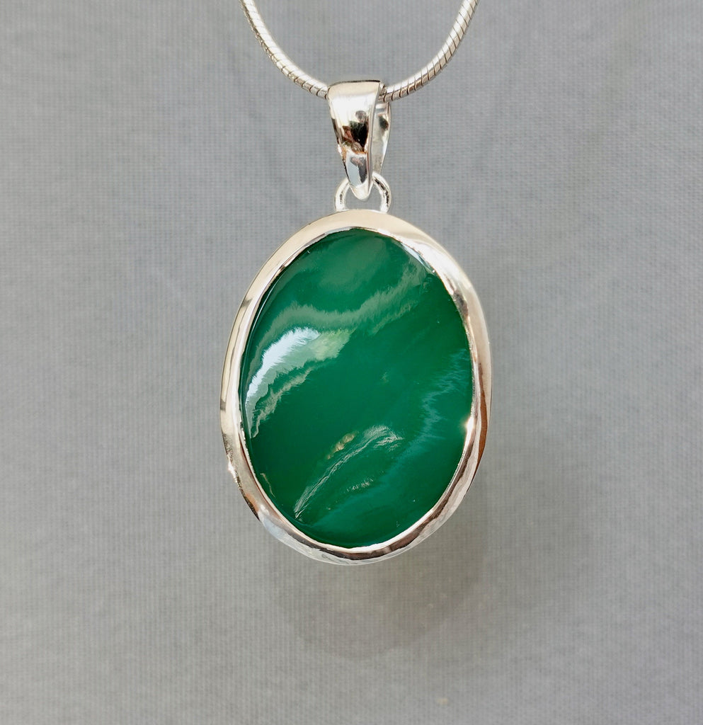Green Onyx Wavy Oval Silver Pendant, Stone 24mm x 12mm, P16GO