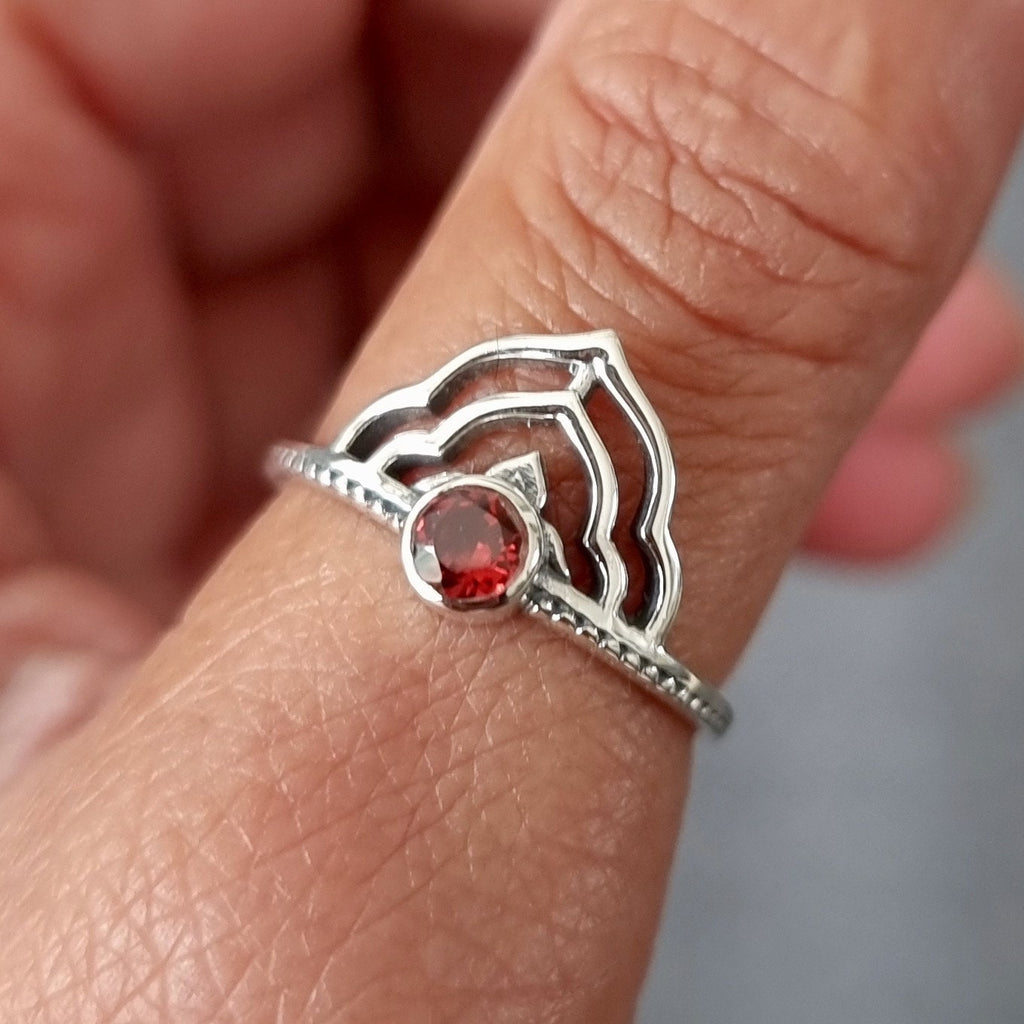 Facetted Garnet Crown Ring, 925 Sterling Silver Ring, Solitaire Ring, Boho Thumb Ring, January Birthstone, Midi Ring, Mistry Gems, R189G