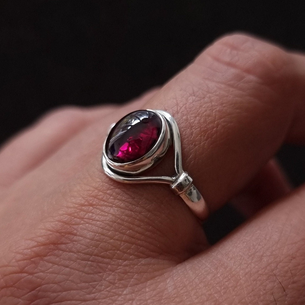 Elegant Oval Garnet Ring in 925 Sterling Silver, R13G