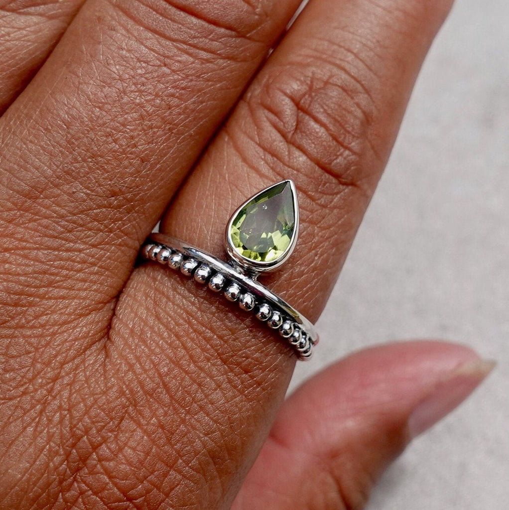 Boho Peridot Crown Sterling Silver Ring, Green Gemstone Midi Ring, August Birthstone, 16th Anniversary, Mistry Gems, R184P