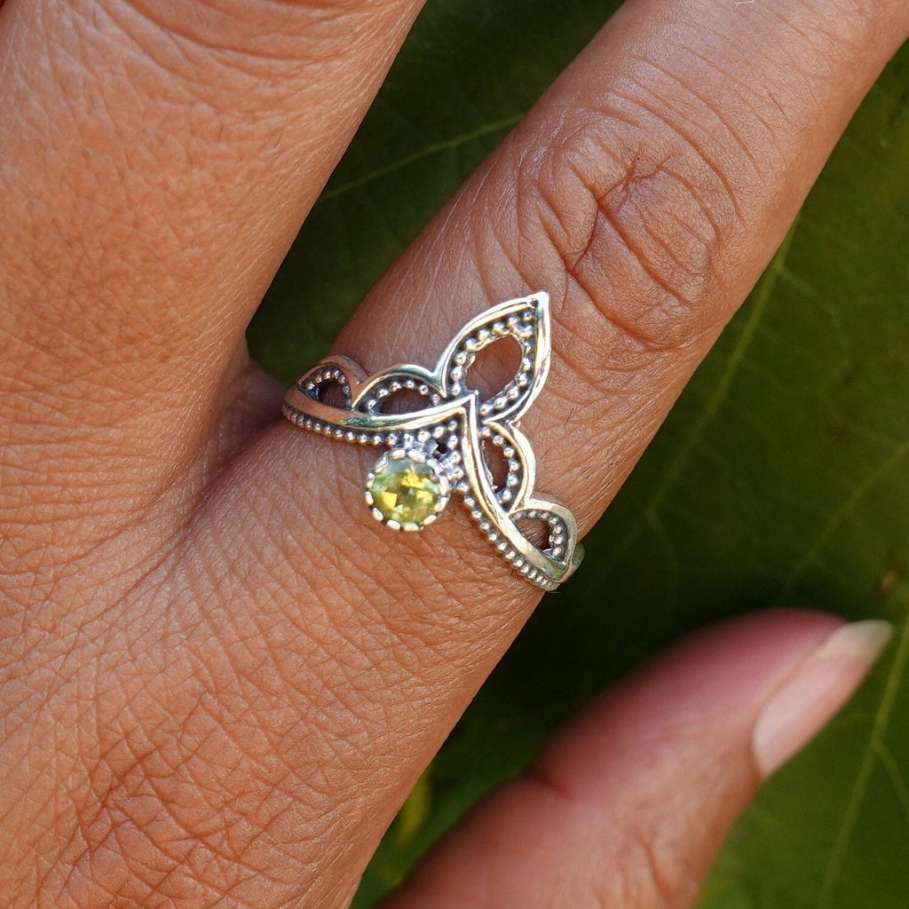 Boho Peridot Crown Ring, 925 Sterling Silver Ring, Green Gemstone, Midi Ring, August Birthstone, Thumb Ring, Mistry Gems, R188P