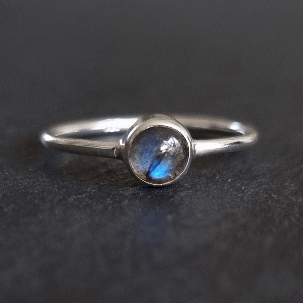 Labradorite Ring, Round 5mm 925 Silver Stacking Ring, Solitaire Ring, Dainty Ring, Boho Ring, Gemstone Engagement Ring, Mistry Gems, R10LAB
