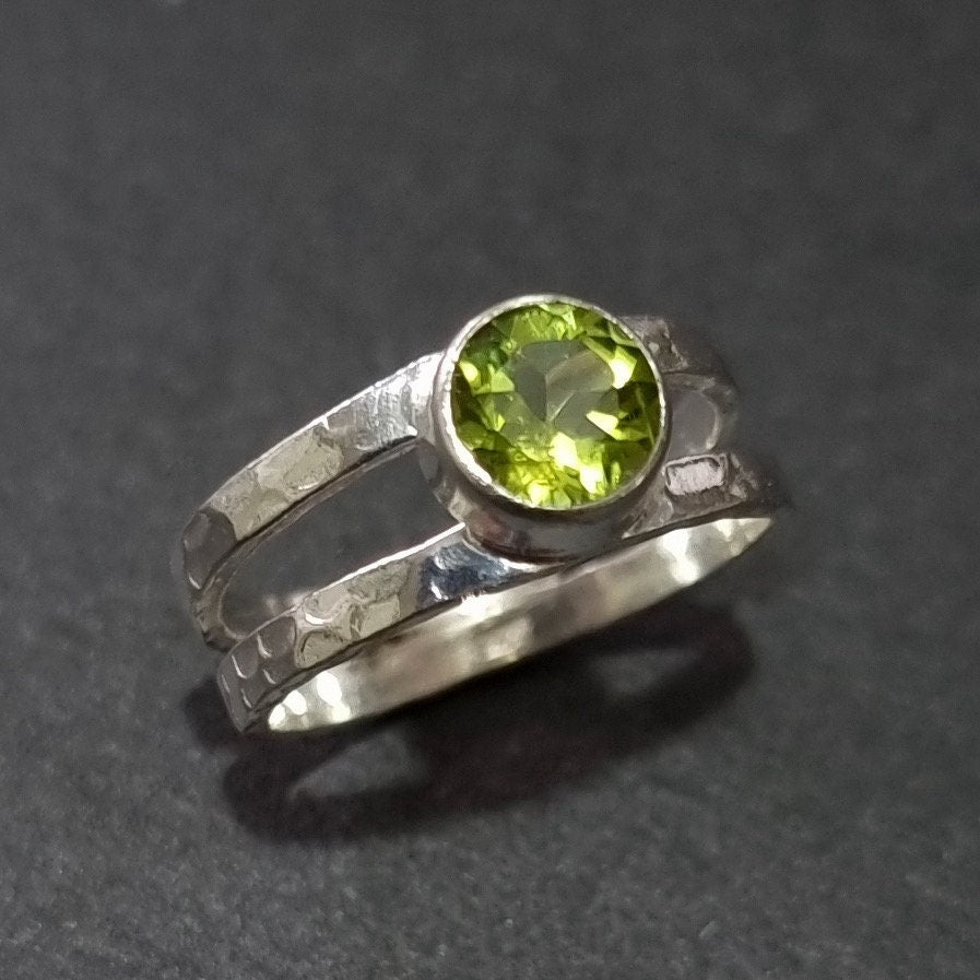 Round Peridot 925 Sterling Silver Ring, Size US 5 1/4 / UK K, August Birthstone, 16th Anniversary Gift, Dimpled Band, Mistry Gems, R22PFo