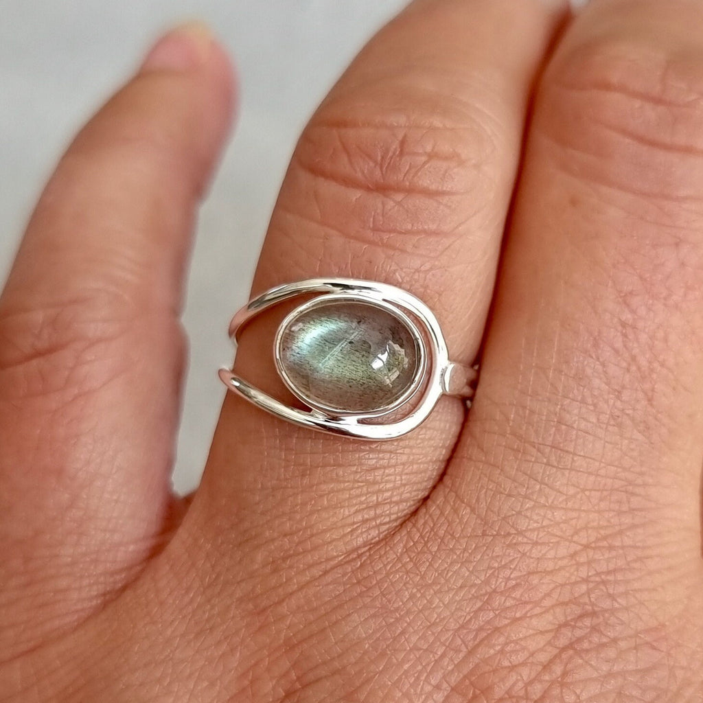 Labradorite Ring, Horizontal Oval 925 Sterling Silver, Two Tone Gemstone Jewellery, Solitaire Ring, Engagement Ring, Mistry Gems, R34LAB